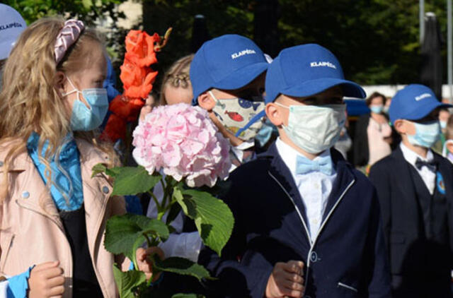 Pradinukams kaukės jau neprivalomos