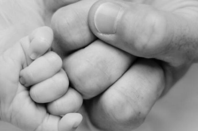 Tyrimas nustebino: visuomenė stipriai palaiko vyrų įsitraukimą į šeimos gyvenimą