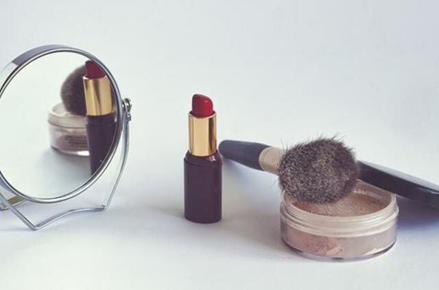 Ką reikėtų žinoti, kad dekoratyvinė kosmetika nebūtų žalinga odai?