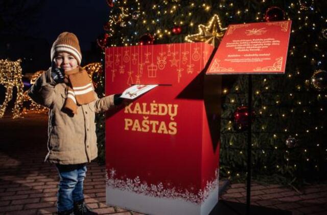 Kretingoje sužibo vaikų norams dedikuota eglė