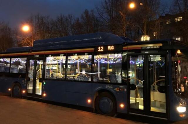 Miestą papuošė „Kalėdiniai autobusai“