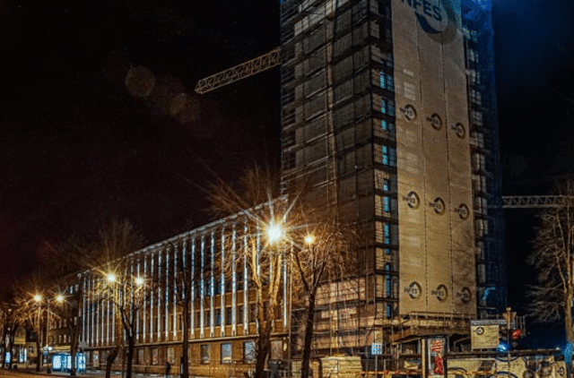 Muzikinis teatras miestui dovanoja šviesą