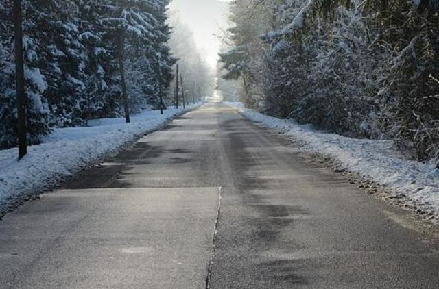 Naktį eismo sąlygas sunkins plikledis