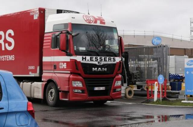 Pajudėjo pirmieji vilkikai su vakcina