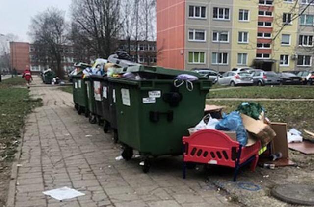 Per Kalėdas miestas skendo šiukšlėse