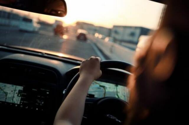 Su padirbtomis teisėmis vairavo taksi ir vežė automobilius į Ukrainą