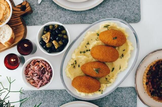 Tinklaraščio „Ant medinės lentelės“ autorė pataria, kaip patiekti vakarienę iš kulinarijos gaminių