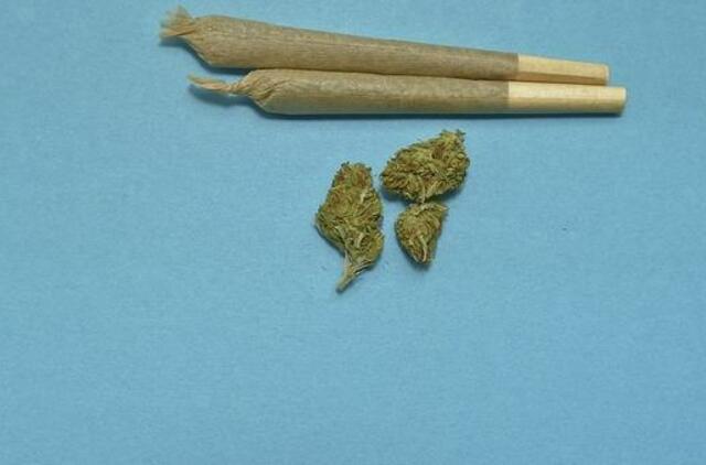 Už nedidelio kiekio narkotikų turėjimą siūloma skirti baudą iki 100 eurų