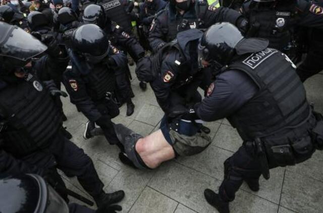 Baltijos šalių ministrai bendrai pasmerkė taikių protestuotojų sulaikymus Rusijoje