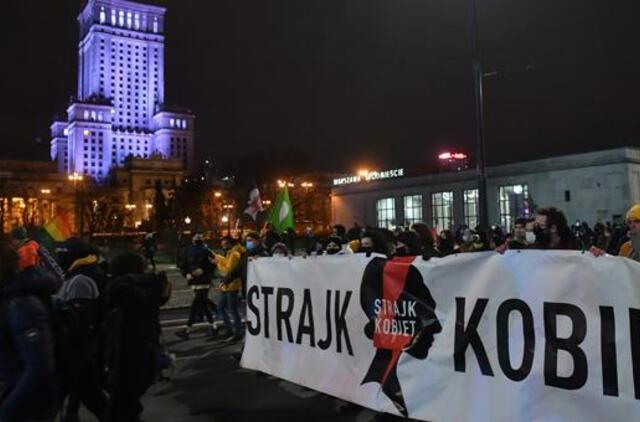 Dėl abortų draudimo Lenkijoje surengti protestai