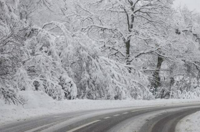 Eismo sąlygos: keliuose yra slidžių ruožų