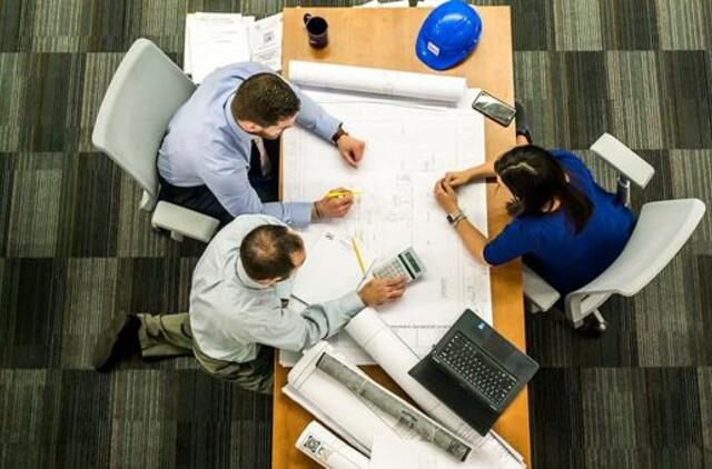 Karantino smūgis verslui: ekspertų patarimai, kas gali pagelbėti sunkiu periodu