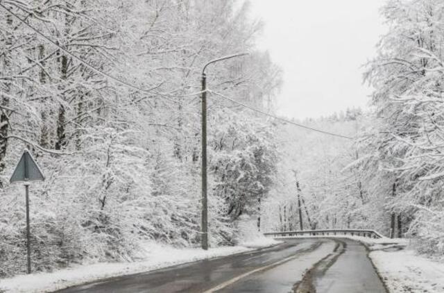 Kelininkai: eismo sąlygas sunkina plikledis