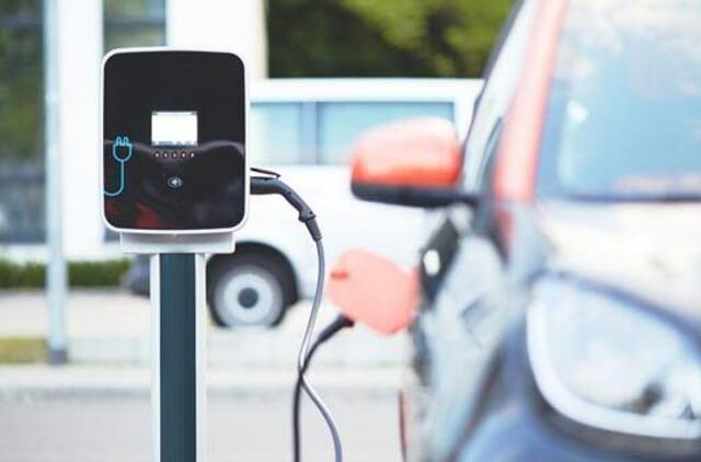 Pernai elektromobilių rinka Lietuvoje augo 2,2 karto. Kokios prognozės ateičiai?