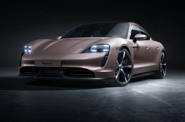 „Porsche“ pristato naują „Taycan“ versiją: galiniai varantys ratai ir du akumuliatorių pasirinkimai