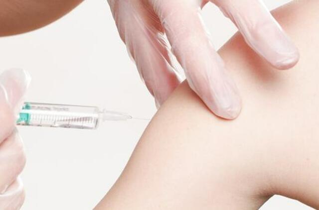 Pradedamas pakartotinis pirmą kartą paskiepytųjų vakcinavimas nuo COVID-19