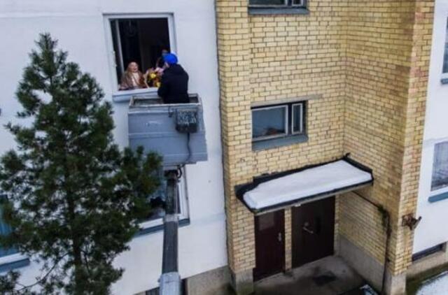 Šimtametę sveikinęs Šarūnas Vaitkus už keltuvą mokėjo iš savo kišenės