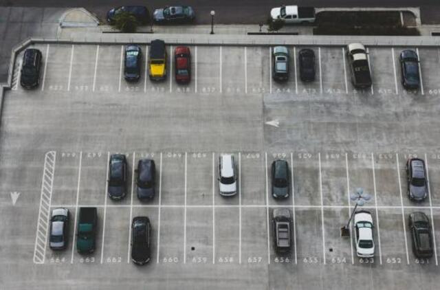 Didinti rinkliavą už automobilių stovėjimą skatina ilgalaikiai tikslai