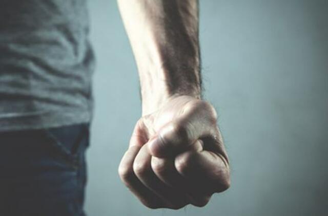 Kur kreiptis, jeigu patiriate smurtą artimoje aplinkoje?