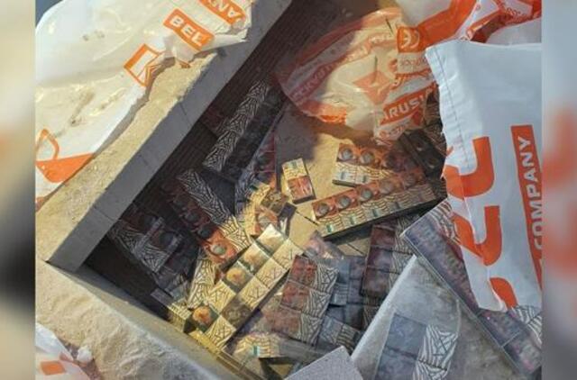 Nepergudravo: Raigarde muitininkai sulaikė statybiniais blokeliais užmaskuotą didelę cigarečių kontrabandą