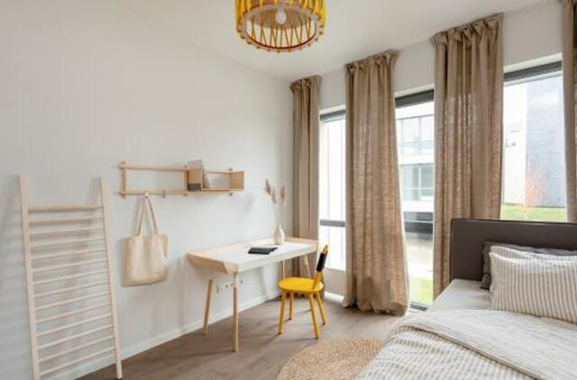 Šalies gyventojai atranda lietuviškus baldus: būste Šventojoje – ir dizaino pasaulio „Oskaro“ laimėtojas