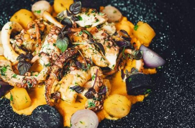 Šv. Valentino dienos pietums – keptas aštuonkojis su krevečių padažu