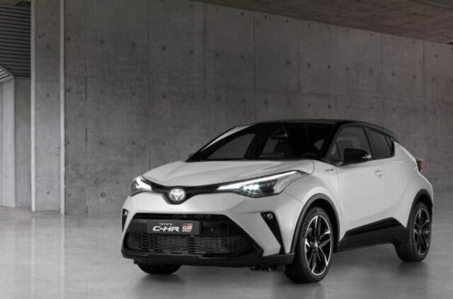 „Toyota“ pristatė sportiškiausią C-HR krosoverio versiją „GR Sport“