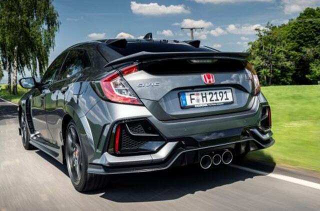 Atsisveikinimas su legenda: parduodami paskutiniai  „Honda Civic Type R“ automobiliai