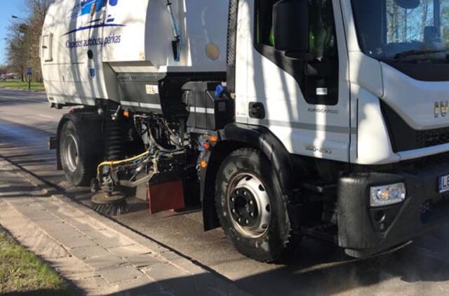 Gatvių valymo mašinos pradeda pavasarinį sezoną