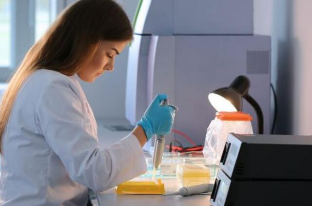 KU mokslininkių išradimu siekiama neutralizuoti naftos išsiliejimų jūroje padarinius