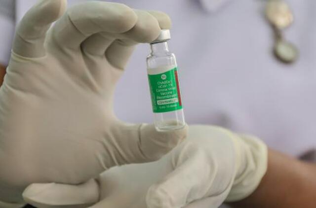 SAM atstovė: Lietuva neketina laikinai stabdyti skiepijimo „AstraZeneca“ vakcina