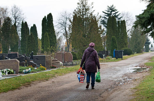 METAS. Metai kiti ir Klaipėdos Lėbartų kapinėse visai nebebus vietų uostamiesčio gyventojams laidoti. Todėl pats metas pasirinkti vietą jų plėtrai. Vitos JUREVIČIENĖS nuotr. 