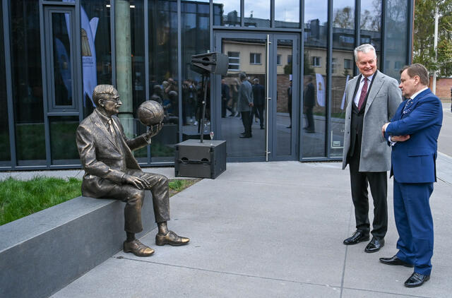 G. Nausėda: krepšinis užima ypatingą vietą kiekvieno lietuvio širdyje. Roberto Dačkaus (Prezidentūra) nuotr.