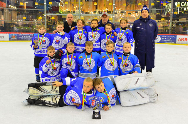 SIDABRINIAI BERNIUKAI. Štai ši Klaipėdos komanda pelnė sidabro medalius. LRM „Baltija“ nuotr.