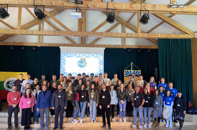 PARTNERIAI. Tarptautinio projekto UMBRELLA partneriai susibūrė Neringos gimnazijoje.