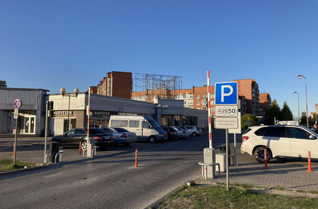 UŽDRAUS. Prie „Bandužių“ prekybos centro jau įrengti užkardai, kurie netrukus apribos automobilių eismą tarp Vingio ir Kuncų gatvių. Viktoro KESMINO nuotr.