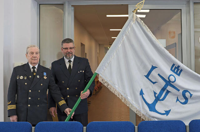 VADOVAI. Buvęs ilgametis Lietuvos jūrininkų sąjungos pirmininkas Petras Bekėža (kairėje) ir dabartinis pirmininkas Aleksandras Kaupas. Vitos JUREVIČIENĖS nuotr.