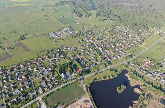 MIŠKAS. Ketvergių gyventojai nusiteikė be kovos neatiduoti šalia esančio miško verslininkams, kurie jį nori paversti žvyro karjeru. Redakcijos archyvo nuotr.