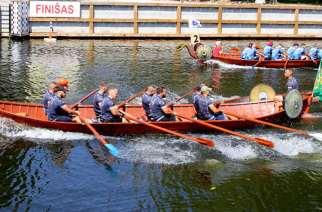 LENKTYNĖS. Jau prasidėjo komandų registracija į Jūros šventės vikingų laivų „drakonų“ lenktynes. Uosto direkcijos nuotr.