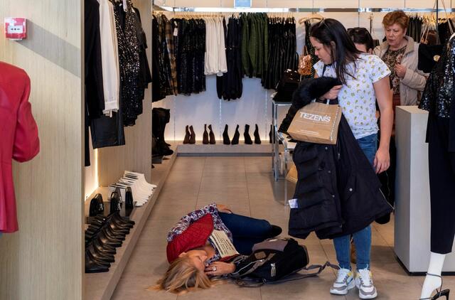 Pamačius kainas parduotuvėse apima šokas, o jeigu jas imi lyginti su užsienio kainomis ir mokamomis algomis - galima net apalpti vietoje.