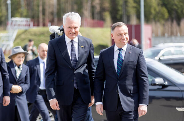  Prezidentas Gitanas Nausėda pirmadienį su darbo vizitu vyksta į Lenkiją, kur susitiks su kaimyninės šalies kolega Andrzejumi Duda (Andžejumi Duda).