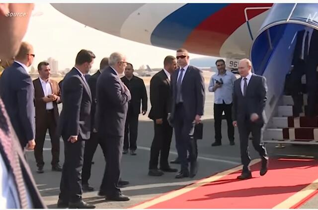 Vladimirą Putiną, skrendantį į Iraną, pakeitė jo antrininkas?