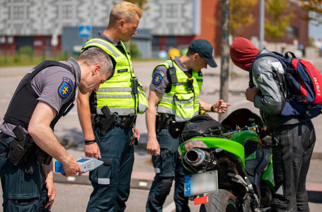 Gatvių chuliganams gresia metams netekti vairuotojų pažymėjimų. Klaipėdos apskrities VPK nuotr.