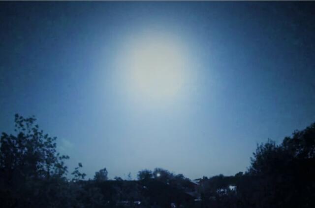 JAV dangų iš kosmoso perskriejo ryškus ugnies kamuolys: akimirka užfiksuota vaizdo įraše