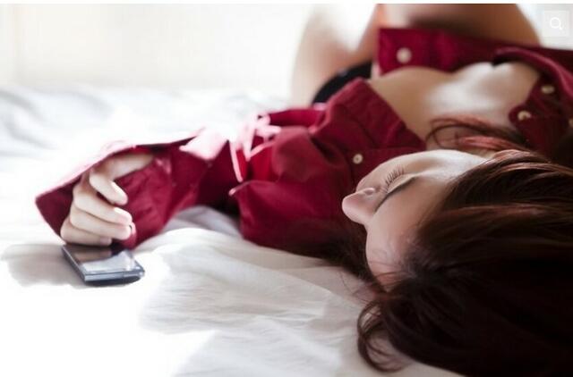 Ukrainos moterys siunčia fronto kariams seksualias nuotraukas