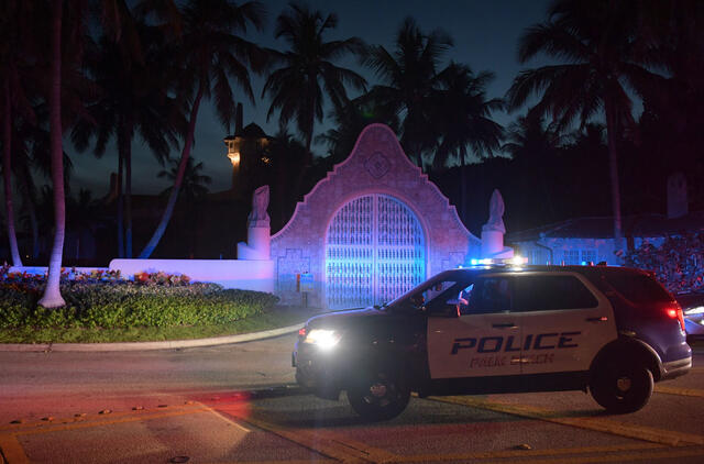 FTB atlieka kratas D. Trumpo namuose Floridoje. 