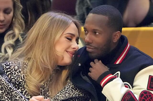 Adele sukėlė gandus, kad slapta susituokė su vaikinu Rich Paul