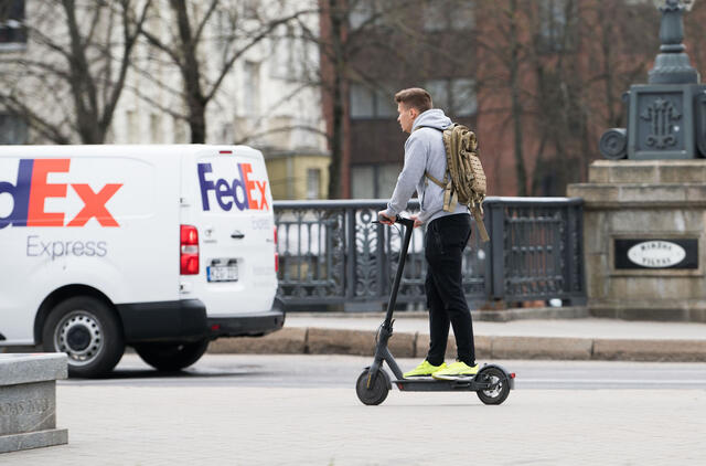 Lietuvos transporto saugos administracija skatins saugiai važinėti paspirtukais