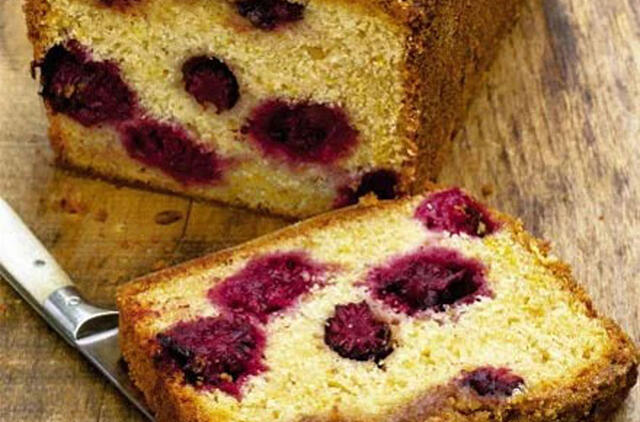 Tobulas šilauogių ir obuolių keksas