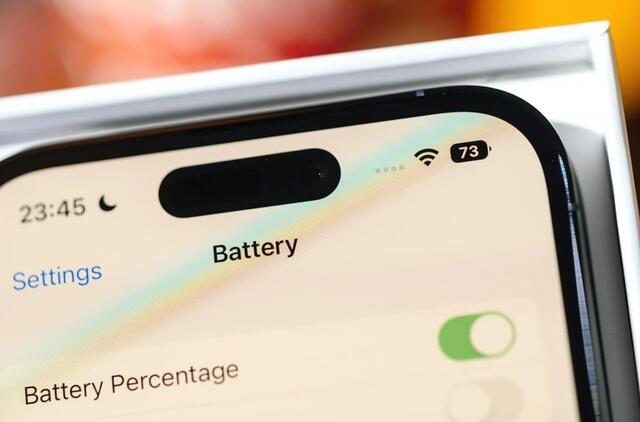 Iphone ir geriausių "Android" išmaniųjų telefonų baterijos veikimo trukmės ir įkrovimo greičio testų palyginimas